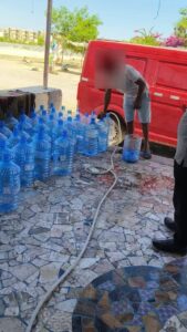 مديريه التموين والتجاره الداخليه بالسويس ضبط أحد الأماكن غير المرخصة يستخدم في تعبئة زجاجات مياه شرب من الحنفيه