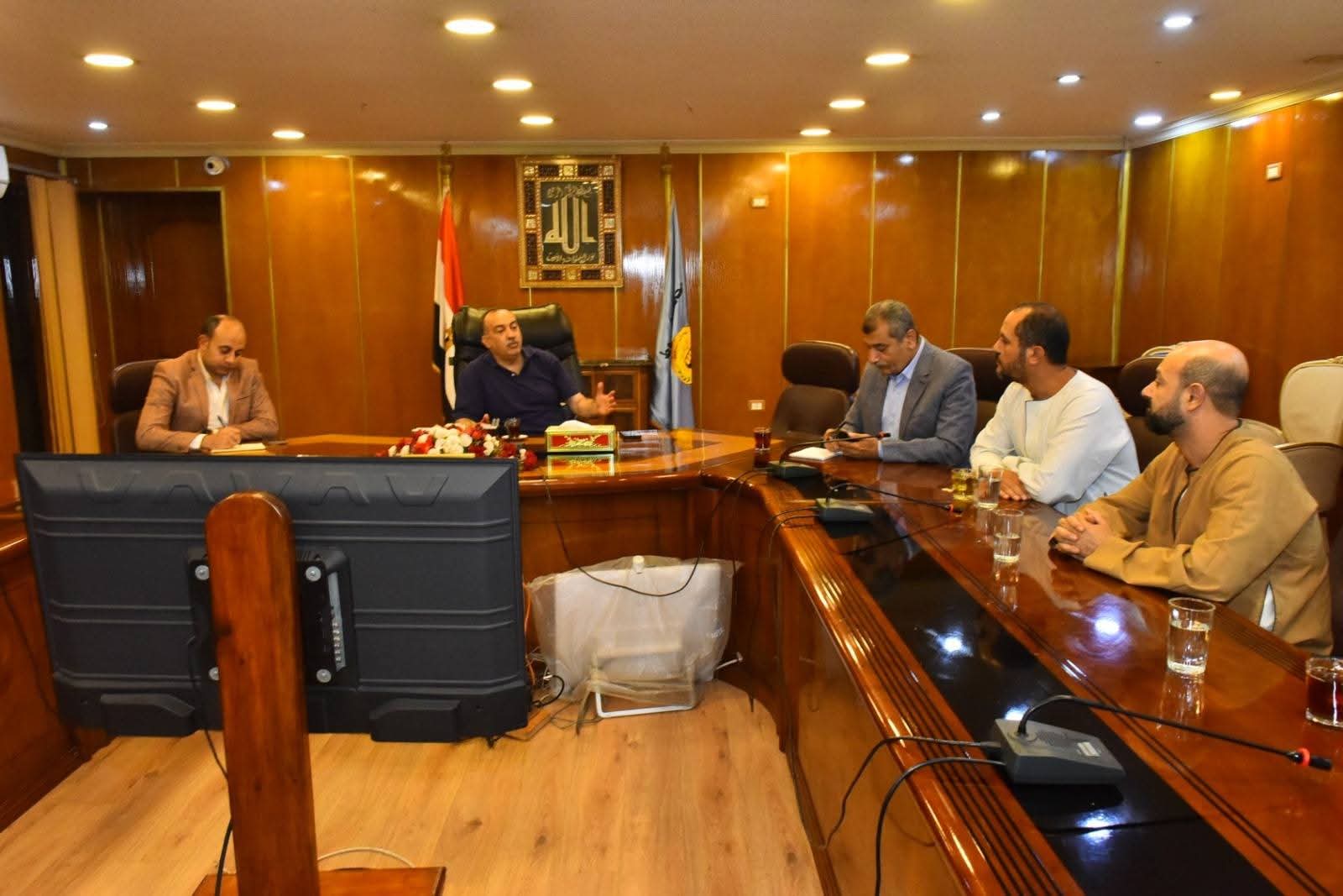 محافظ أسيوط يطلق حزمة مبادرات لدعم الفلاحين وتنمية مشروعات الثروة الداجنة 