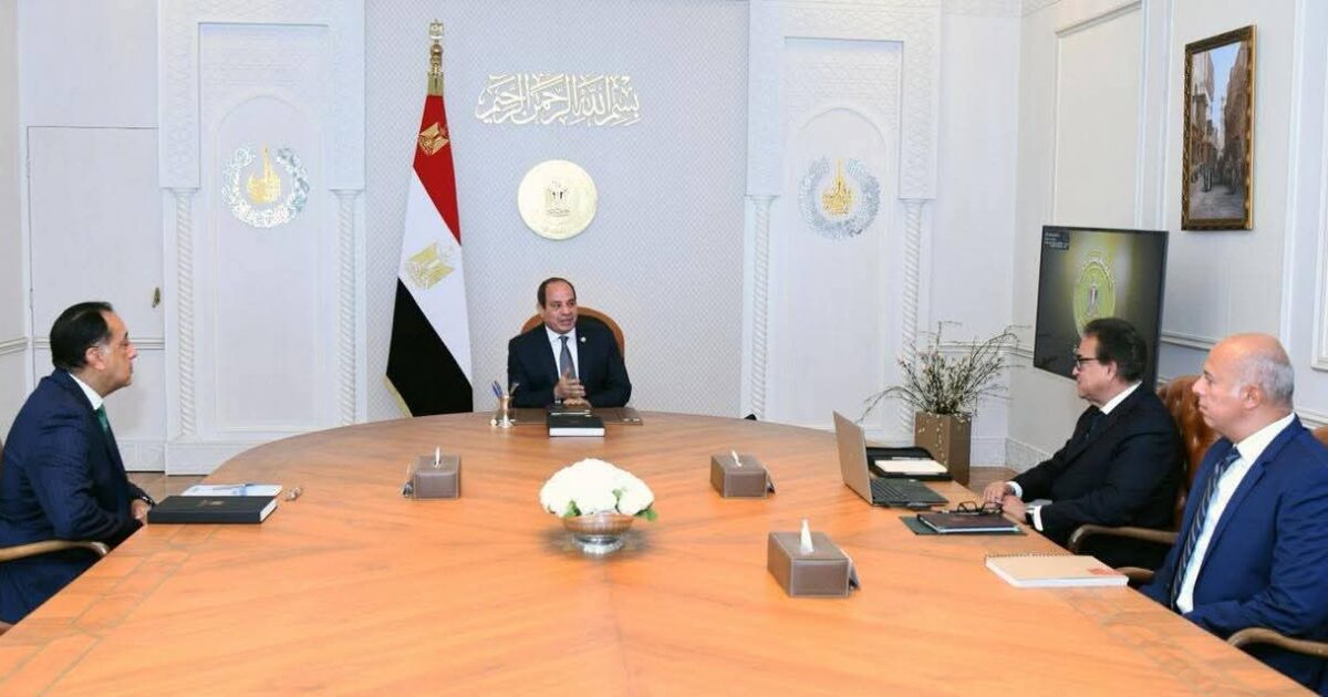 الرئيس السيسى يجتمع برئيس الوزراء ووزير الصحة والسكان 
