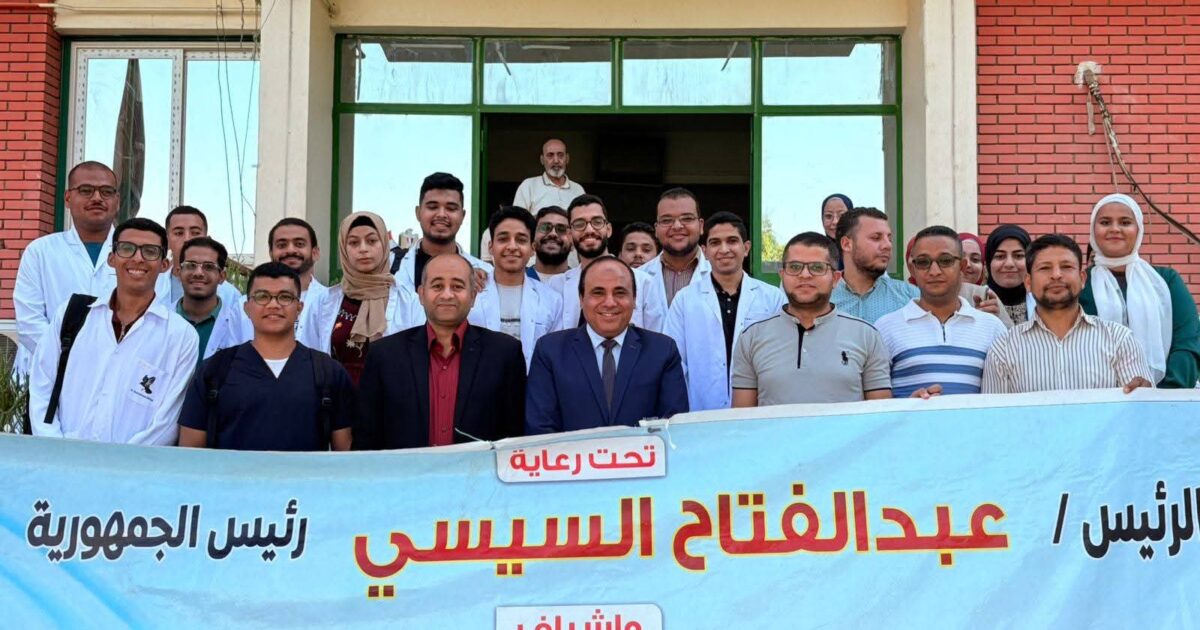 طب بيطري سوهاج تواصل إطلاق قوافلها الطبية البيطرية وتعالج ٦٧٠ حيوانًا بقرية سفلاق