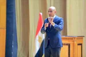 لن يكون مقبولا تجاوز كثافة الطلاب داخل الفصول عن 50 طالبا أو وجود أي عجز بمعلمي المواد
