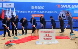 محافظ السويس يشهد وضع حجر الأساس لمصنع "سايلون" الصينية لإطارات السيارات بالسخنة باستثمارات تبلغ مليار دولار 