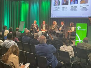 خلال مشاركته في السويد وزير التعليم العالي يدلى بعدة تصريحات صحفية