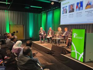 خلال مشاركته في السويد وزير التعليم العالي يدلى بعدة تصريحات صحفية 