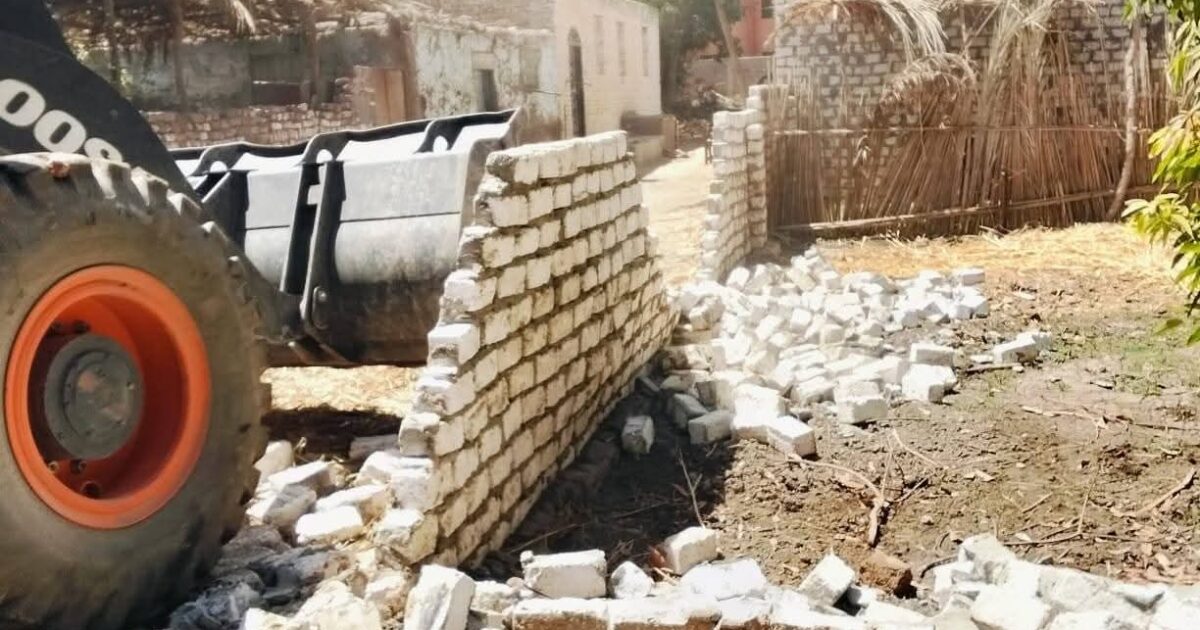 تنفيذ ٦ حالات إزالة بأرمنت ضمن التعديات على أملاك الدولة والأراضي الزراعية 