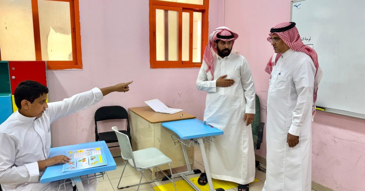 مدير عام تعليم الطائف يزور ابتدائية القادسية ومتوسطة الطفيل