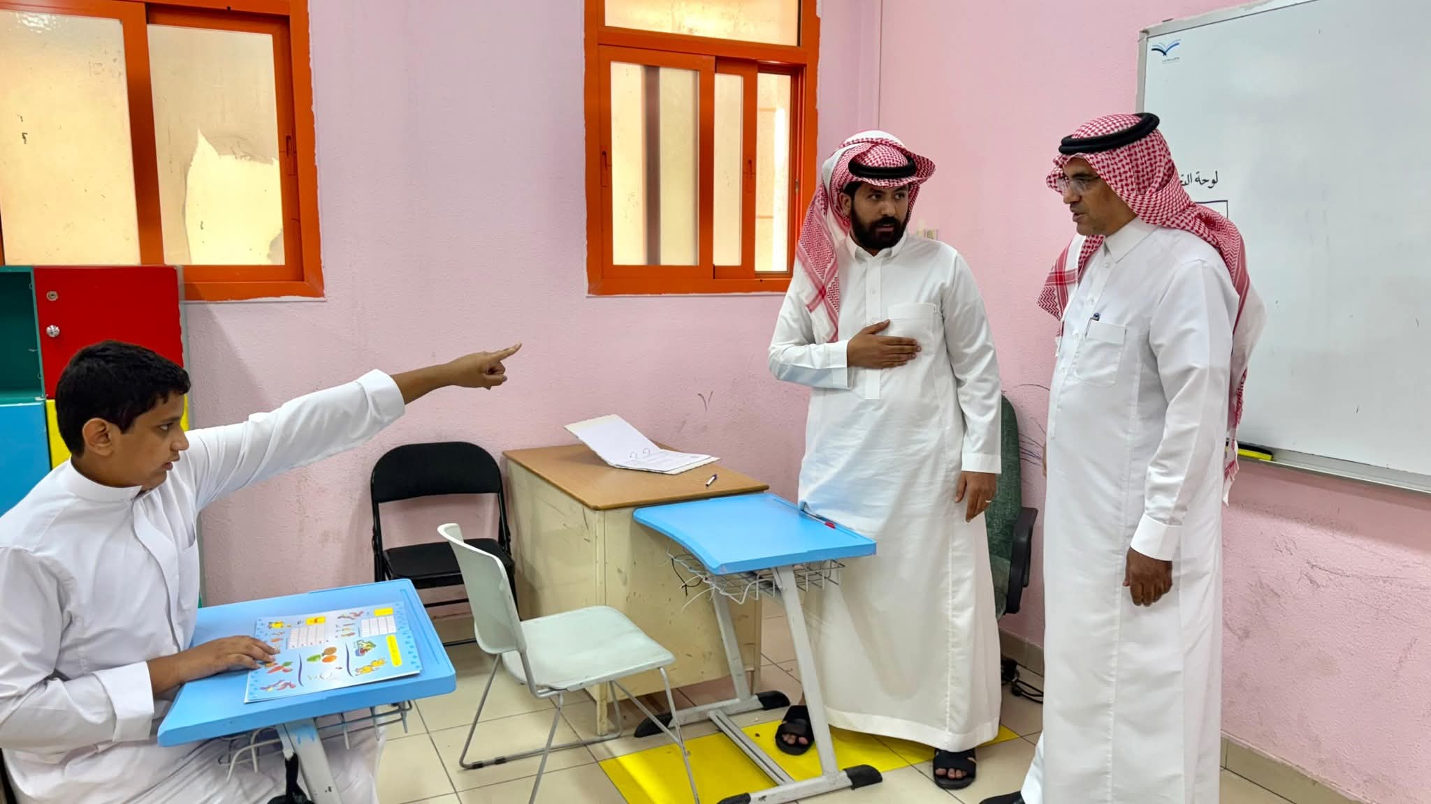مدير عام تعليم الطائف يزور ابتدائية القادسية ومتوسطة الطفيل