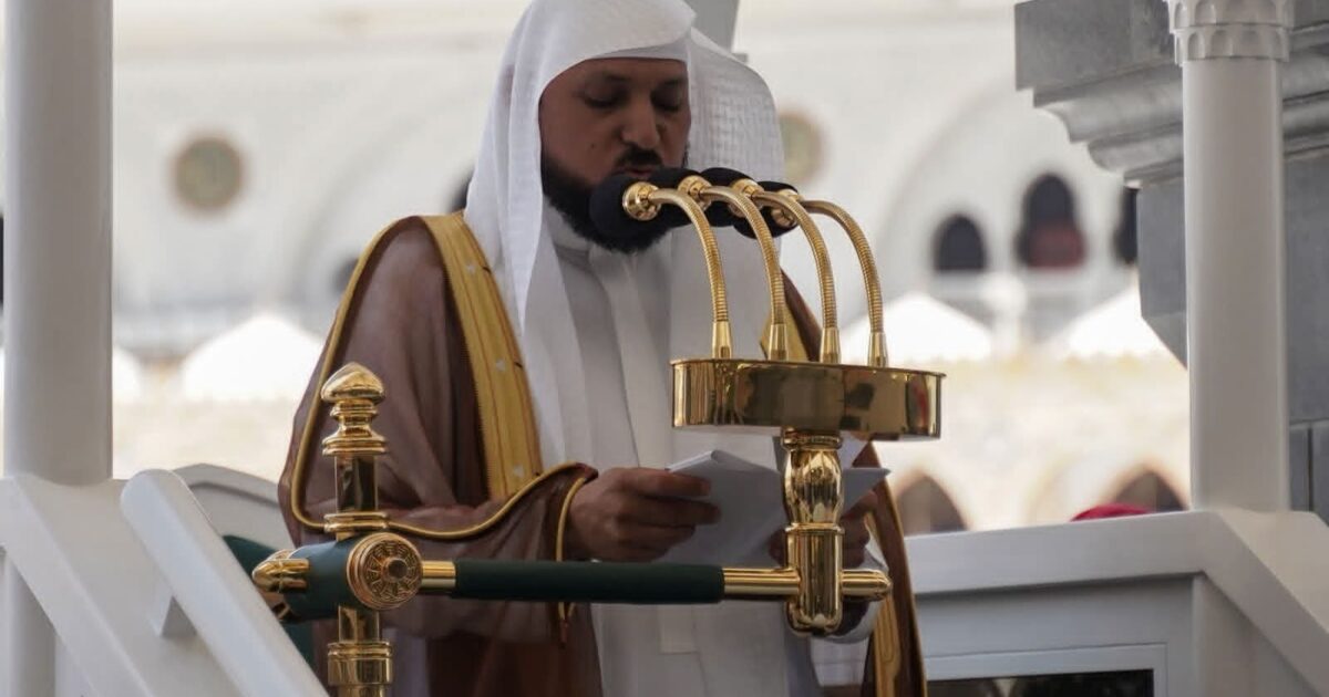 الشيخ الدكتور ماهر بن حمد المعيقلي، يؤم المصلين لصلاة الجمعة بالمسجد الحرام