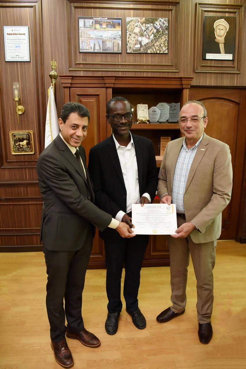 جامعة عين شمس تنظم برنامجًا تدريبيًا لطبيبين من كينيا وغانا لأحدث تقنيات الأشعة