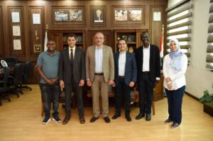 جامعة عين شمس تنظم برنامجًا تدريبيًا لطبيبين من كينيا وغانا لأحدث تقنيات الأشعة