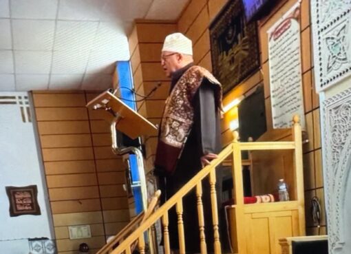 الشيخ نورالدين طويل يؤم المصلين لصلاة الجمعة بالمركز الثقافي الإسلامي بفرنسا  الشيخ نورالدين طويل يؤم المصلين لصلاة الجمعة بالمركز الثقافي الإسلامي بفرنسا