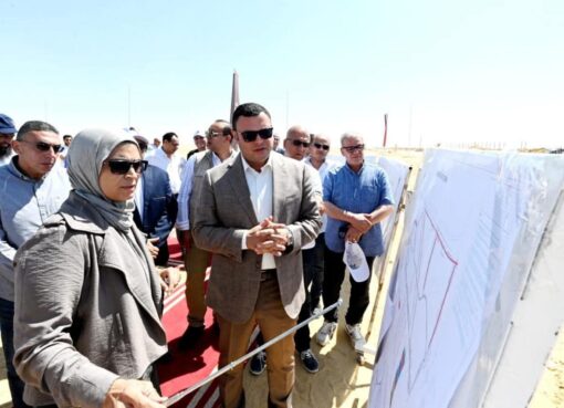 وزير الإسكان يتفقد مشروعات شبكات الطرق والمرافق بتوسعات مدينة الشيخ زايد