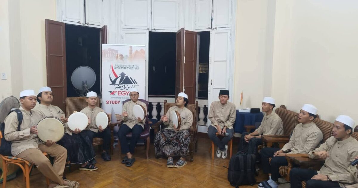 التعليم العالي تحتفل بالمولد النبوي الشريف بنادي الطلاب الوافدين