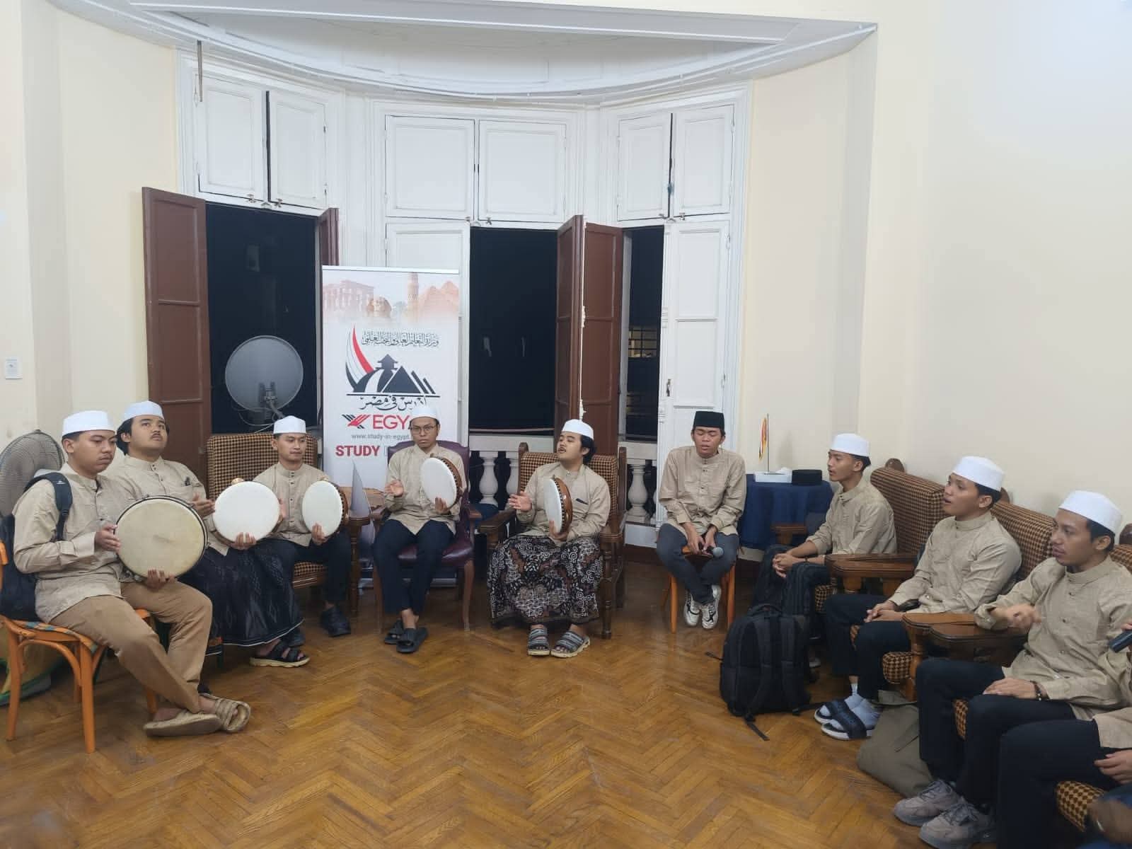 التعليم العالي تحتفل بالمولد النبوي الشريف بنادي الطلاب الوافدين