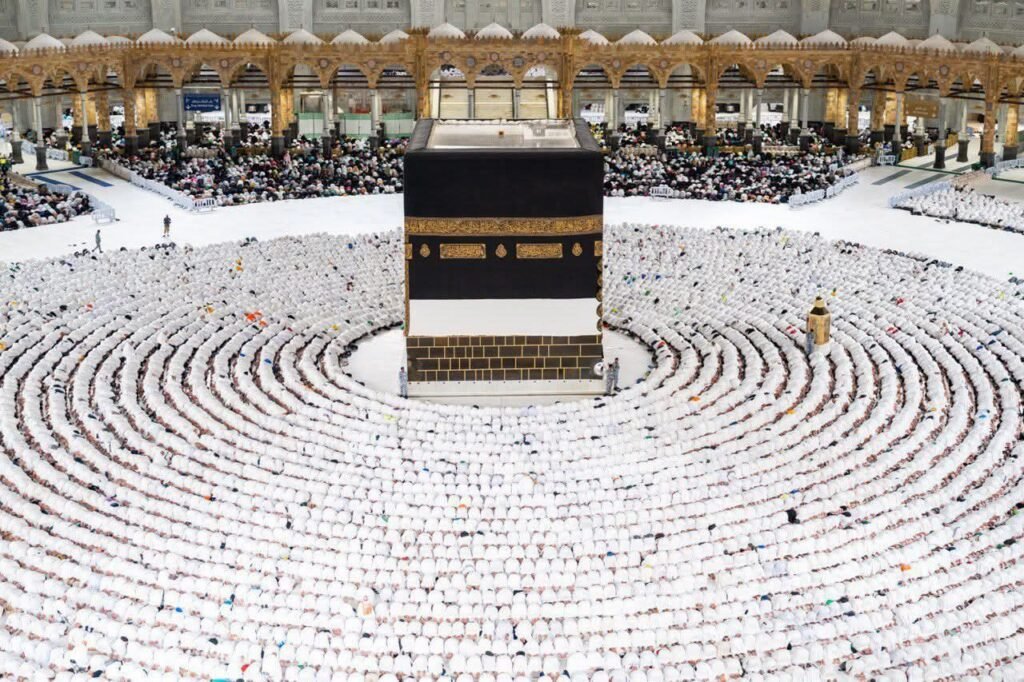 رئاسة الشؤون الدينية بالحرمين الشريفين تصدر جدول أئمة المسجد الحرام والمسجد النبوي خلال الأسبوع الحالي