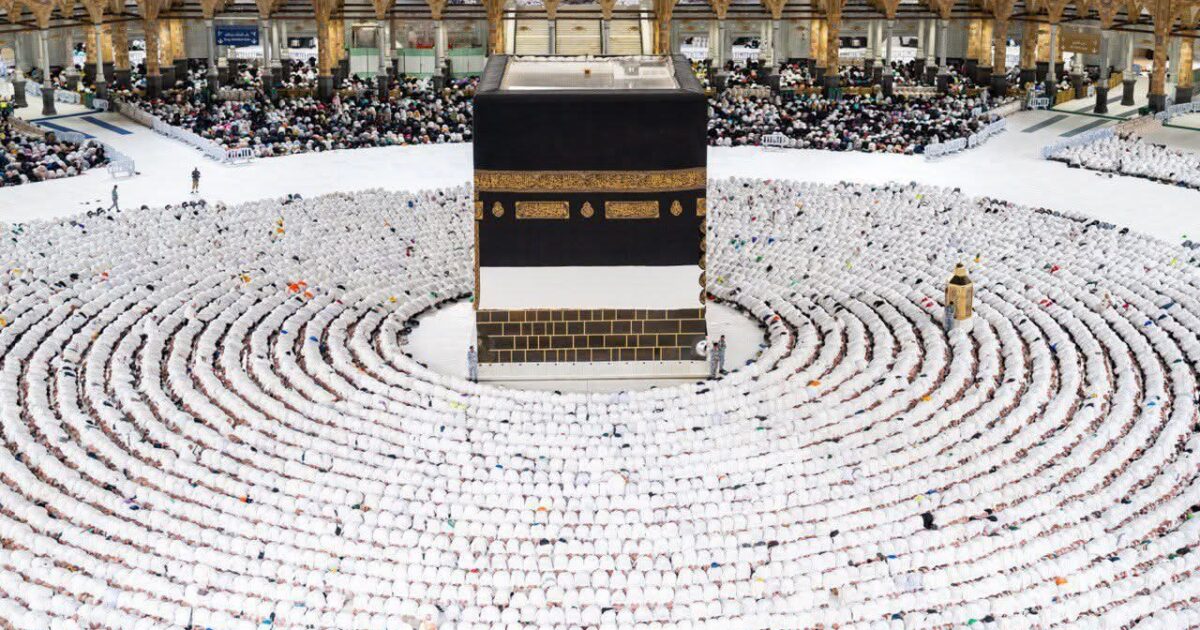 رئاسة الشؤون الدينية بالحرمين الشريفين تصدر جدول أئمة المسجد الحرام والمسجد النبوي خلال الأسبوع الحالي
