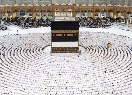 رئاسة الشؤون الدينية بالحرمين الشريفين تصدر جدول أئمة المسجد الحرام والمسجد النبوي خلال الأسبوع الحالي