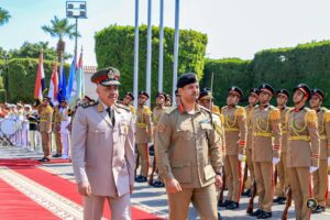 رئيس الأركان الليبي الفريق حفتر بالقاهرة لتعزيز التعاون العسكري مع مصر