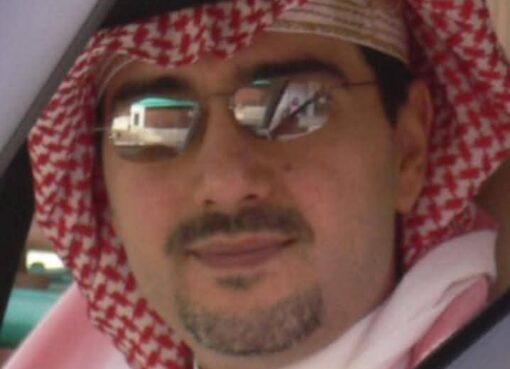 دكتور أحمد البوقري يتحدى الحصار الإسرائيلي بإنسانيته دكتور أحمد البوقري يتحدى الحصار الإسرائيلي بإنسانيته