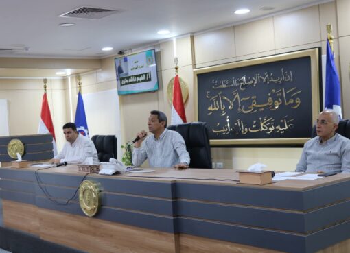 إستعراض عدد من الملفات في لقاء محافظ السويس والقيادات التنفيذية