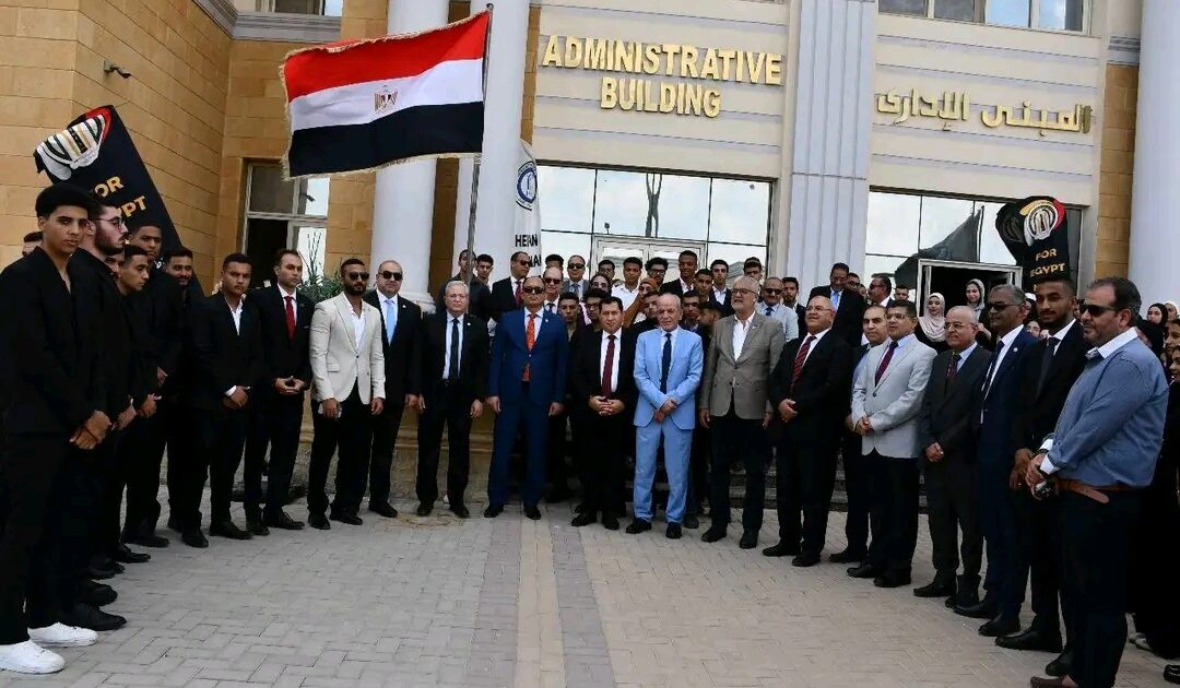 جامعة حلوان تحتفل بانطلاق العام الجامعي الجديد برفع علم مصر وسط أجواء وطنية مبهجة