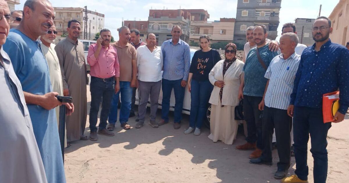 رئيس مجلس مدينة الدلنجات يوضع لافتة ارض تبرع لإنشاء محطة معالجة صرف صحي ضمن مشروع متكامل