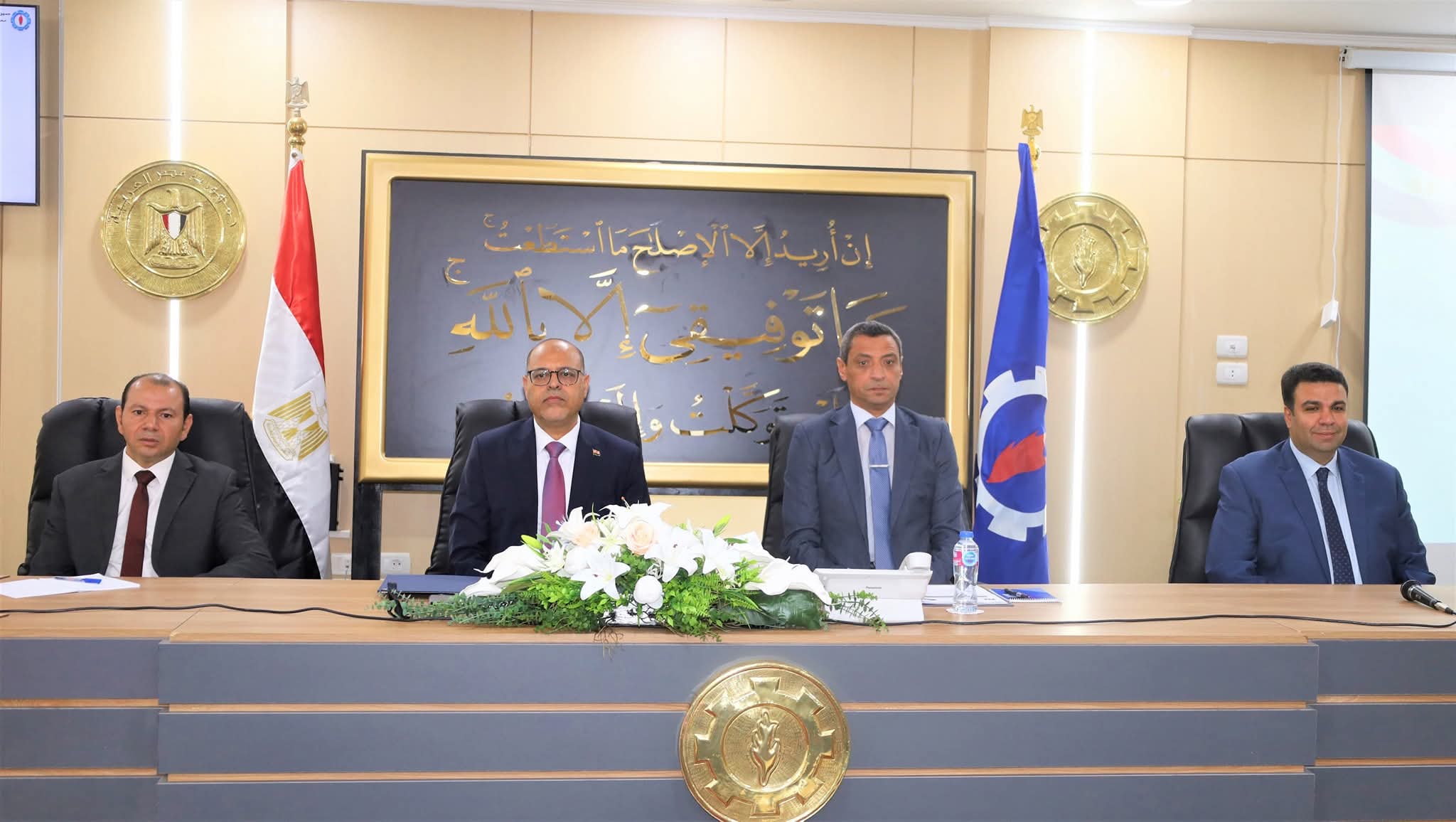 وزير العمل ومحافظ السويس يفتتحان ندوة تثقيفية بمواد قانون العمل الجديد بمُشاركة ممثلين عن 150 منشأة..