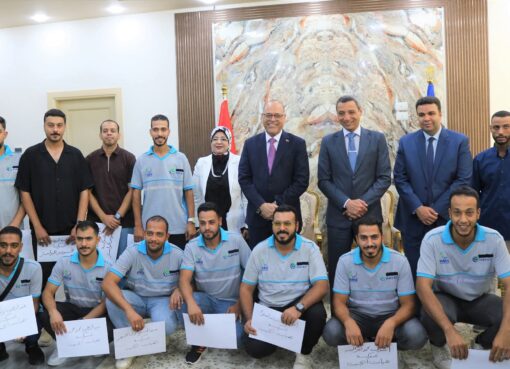 محافظ السويس يستقبل وزير العمل ومناقشة تفعيل التعاون في كافة الملفات المشتركة ويٌسلمان 81 عقد عمل للشباب من بينهم 31 عقدًا لذوي همم ..