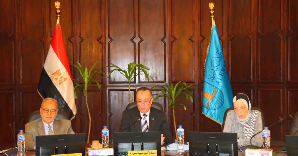 مجلس الدراسات العليا والبحوث يناقش مؤشر نزاهة البحث العلمي وأثرها على البحث العلمى بجامعة الإسكندرية
