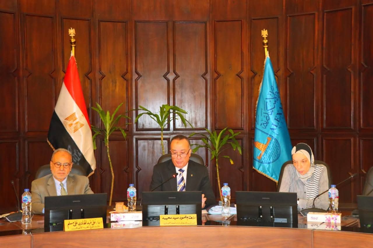 مجلس الدراسات العليا والبحوث يناقش مؤشر نزاهة البحث العلمي وأثرها على البحث العلمى بجامعة الإسكندرية