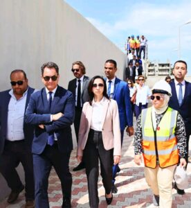 محافظ البحيرة وسفير فرنسا يتفقدان محطة معالجة الصرف الصحي بمنشية الحرية بدمنهور