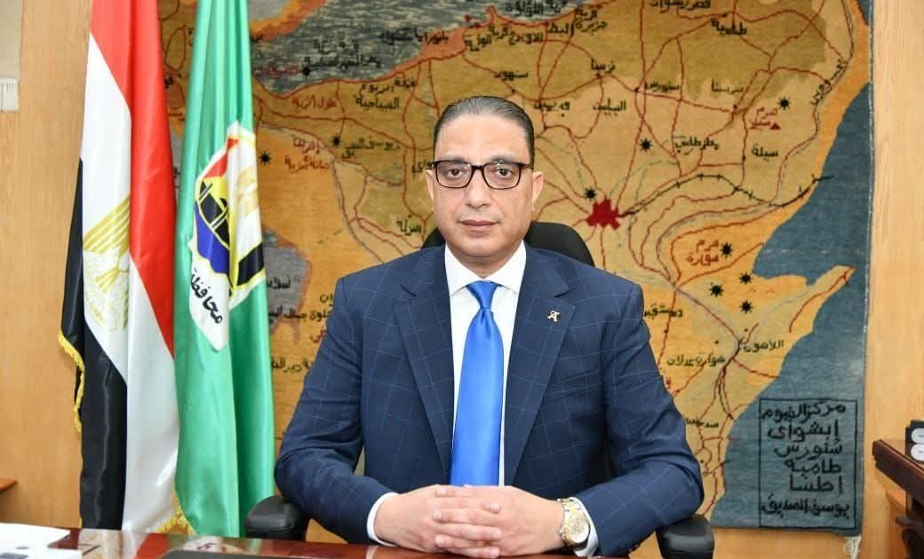 محافظ الفيوم يقرر وقف نائب رئيس مدينة عن العمل لمدة 3 أشهر وإحالته للنيابة .