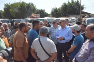 الجندي يتفقد مواقف كفر الزيات ويلتقي المواطنين ويتحاور معهم 