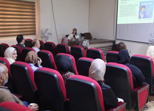 كلية طب المستنصرية تقيم محاضرة علمية عن عدوى فيروس الروتا عند الأطفال