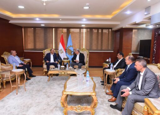 وزير العمل ومحافظ الغربية يتفقدان موقع حريق مصنع المحلة ويقدمان العزاء والدعم للأسر وزير العمل ومحافظ الغربية يتفقدان موقع حريق مصنع المحلة ويقدمان العزاء والدعم للأسر
