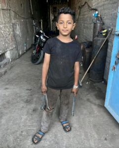 قاصر بس راجل