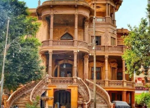 مصر جميله بشوارعها ومبانيها وكل مكان فيها له حكايه مع حكايه مكان