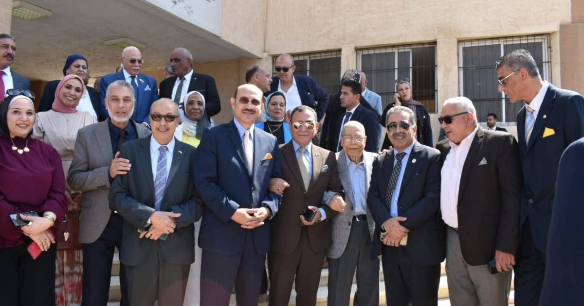 عزب يستقبل اساتذة كليات علوم الرياضة ووفد قطاع علوم الرياضة بالمجلس الأعلى للجامعات