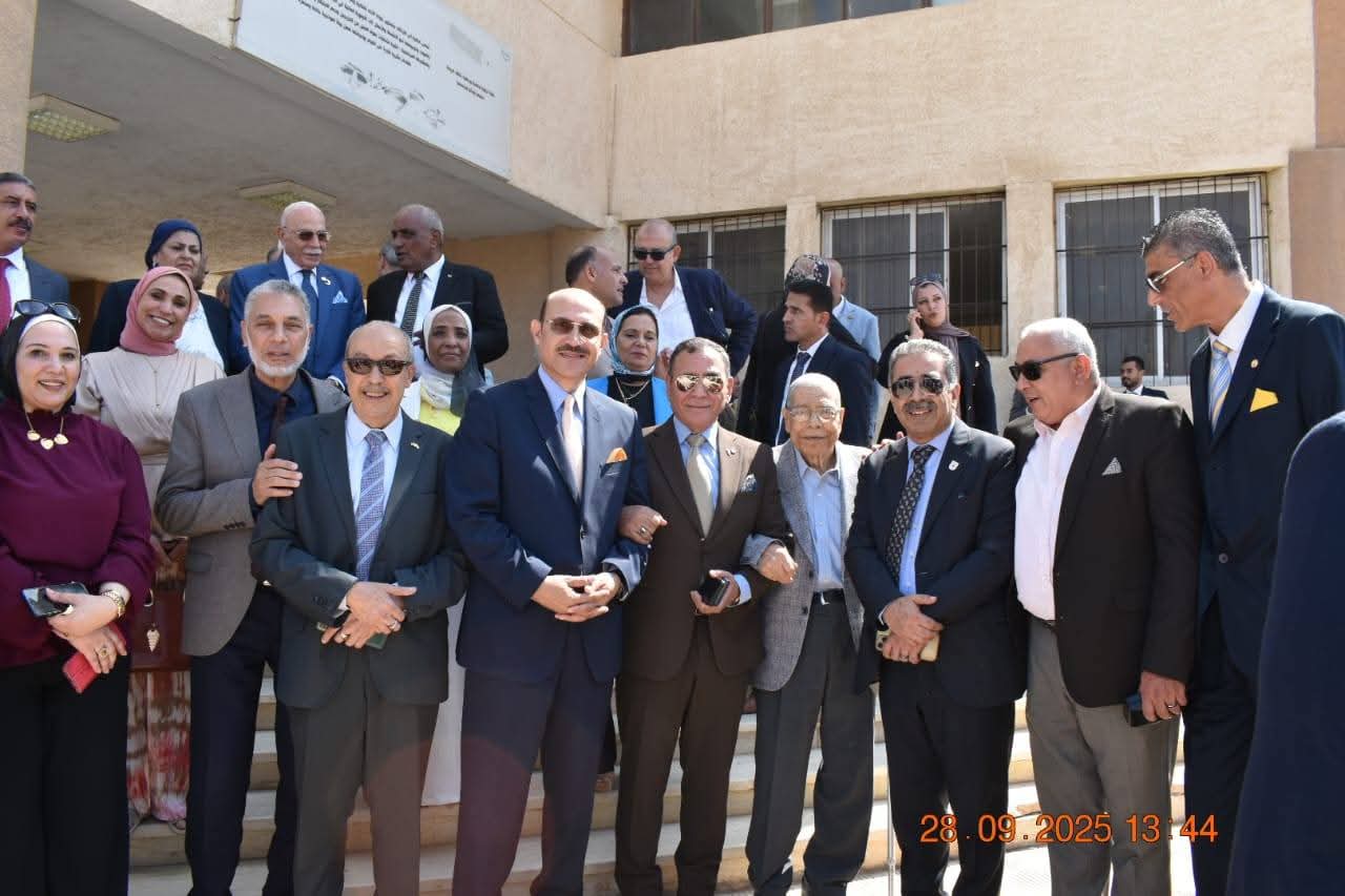 عزب يستقبل اساتذة كليات علوم الرياضة ووفد قطاع علوم الرياضة بالمجلس الأعلى للجامعات