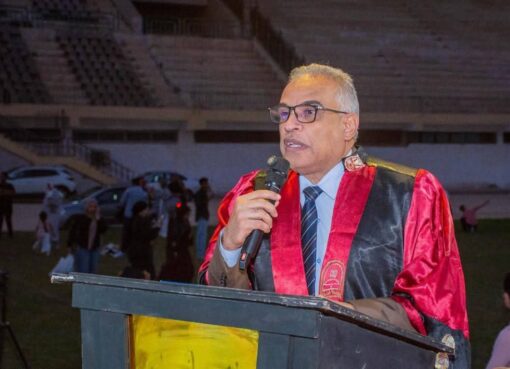رئيس جامعة يشهد حفل تخرج الدفعتين 39 و 40 من كلية علوم الرياضة