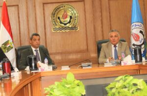 محافظ السويس يحضر مجلس الجامعة ويشيد بإنجازاتها الأكاديمية والبحثية، ويلتقي الطلاب الجدد بجامعة السويس الأهلية.