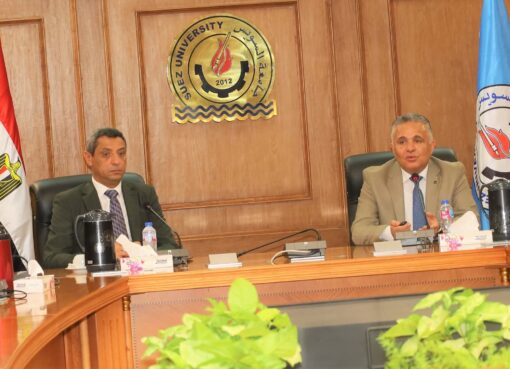 محافظ السويس يحضر مجلس الجامعة ويشيد بإنجازاتها الأكاديمية والبحثية، ويلتقي الطلاب الجدد بجامعة السويس الأهلية.