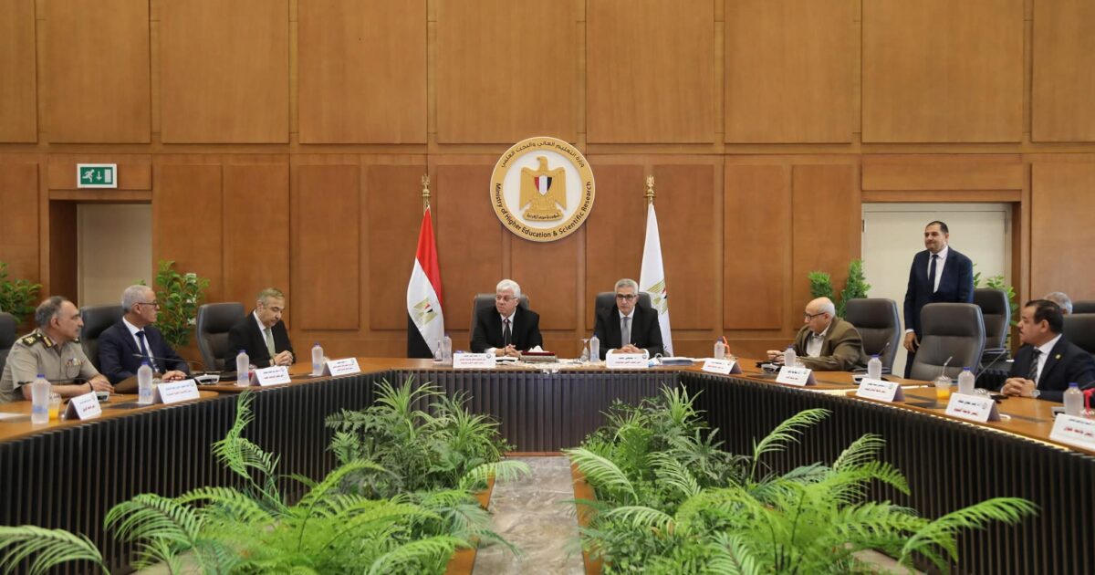 الأعلى للجامعات: اعتماد ضوابط "الذكاء الاصطناعي" وتهنئة لـ 1106 عالماً