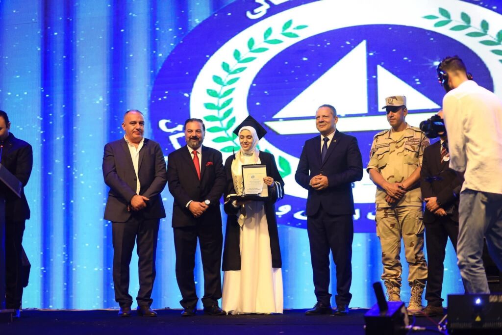 رئيس جامعة دمياط يشارك في حفل تخرج دفعة اليوبيل الفضي 2025 بالمعهد العالي للحاسب الآلي وإدارة الأعمال بالزرقاا