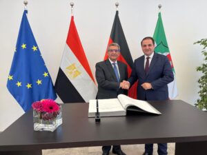 سفير مصر في ألمانيا يبحث تعزيز التعاون الاقتصادي والتجاري مع مسئولي ولاية نورث راين فيستفاليا الألمانية