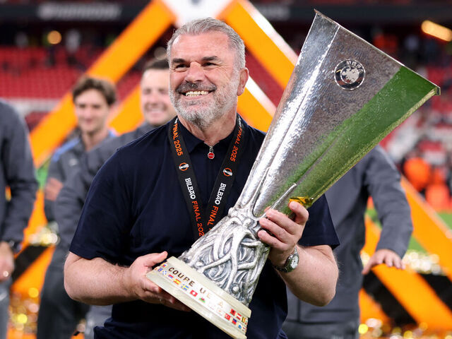 بوستيكوغلو يخلف المدرب البرتغالي