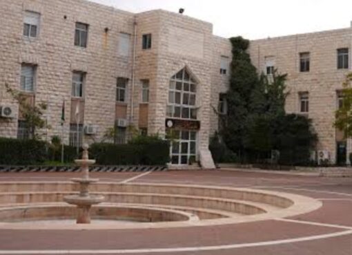 تهديد مباشر لآلاف المعلمين: إسرائيل تحظر شهادات الجامعات الفلسطينية