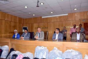 “محافظ الأقصر” يشارك فى حفل توزيع 1000 شنطة مدرسية ضمن مبادرة “راجعين بالفرحة” بالأقصر..بالصور