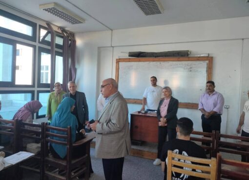 نائب رئيس جامعة دمنهور يتفقد كلية التربية