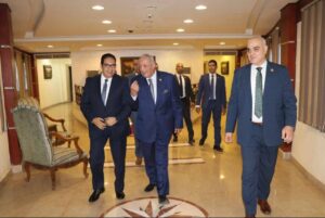 رئيس جامعة القاهرة وأمين عام مجلس الدفاع الوطني يشهدان حفل ختام التدريب الصيفي